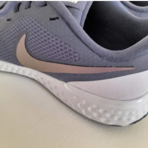 Nike Women's Blue Sneakers Size 7.5 - Picture 5 of 5